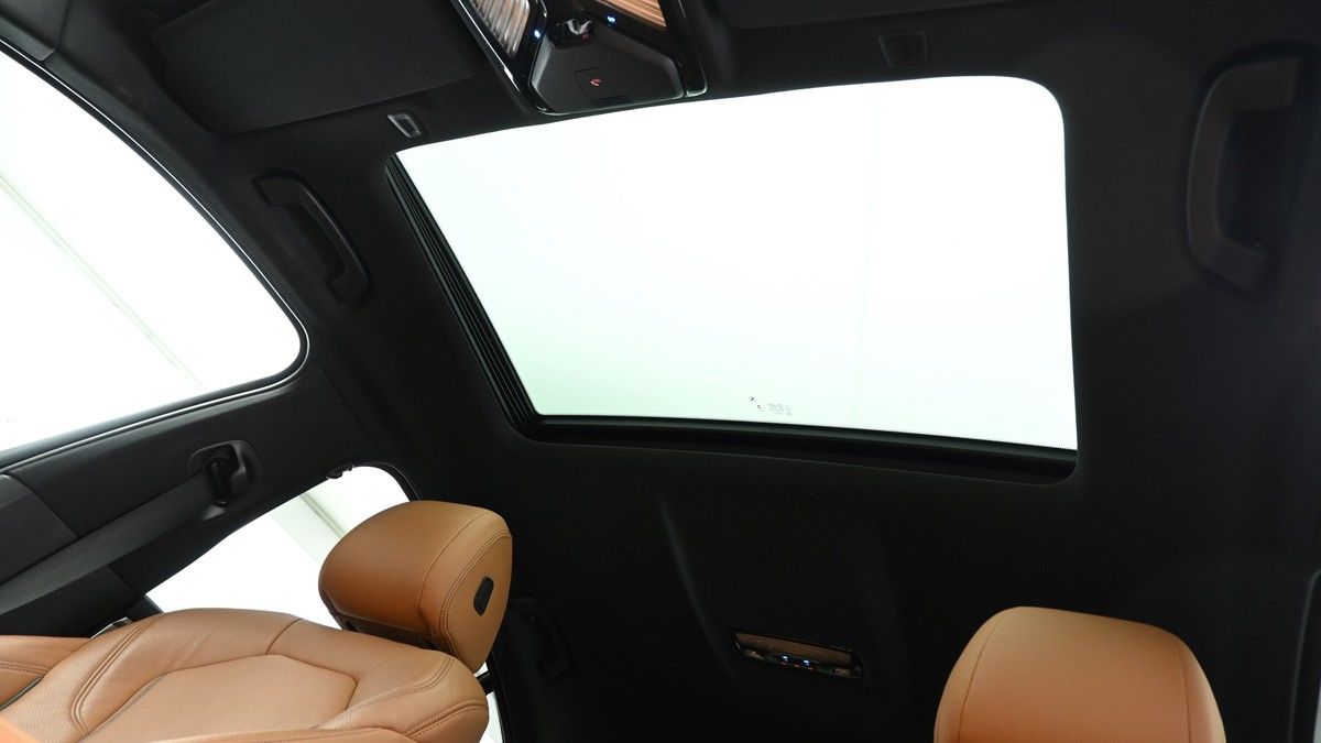 BMW 5 Series Image 2