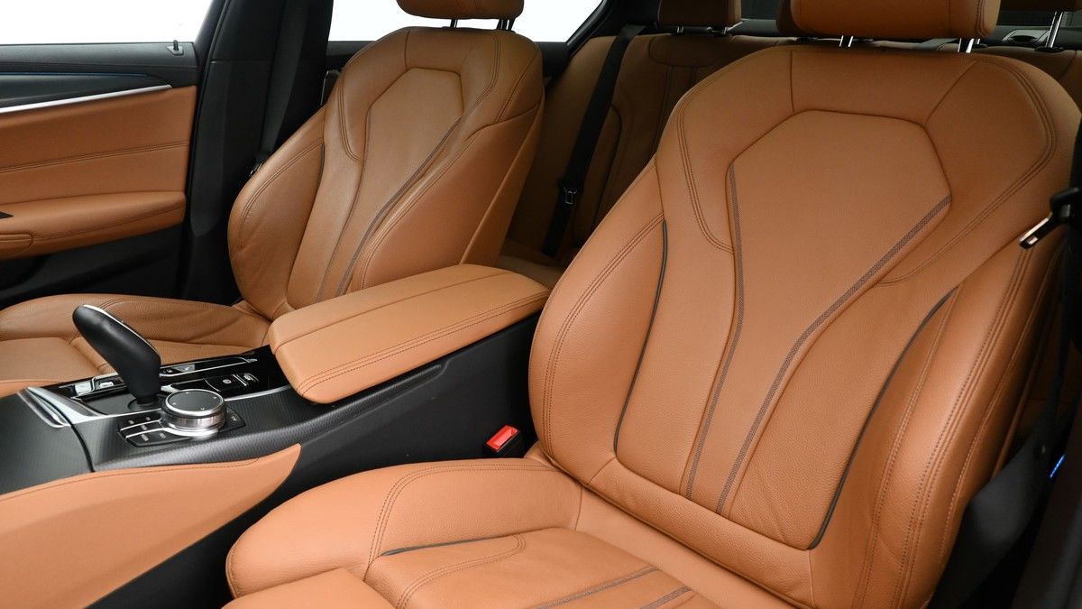 BMW 5 Series Image 4