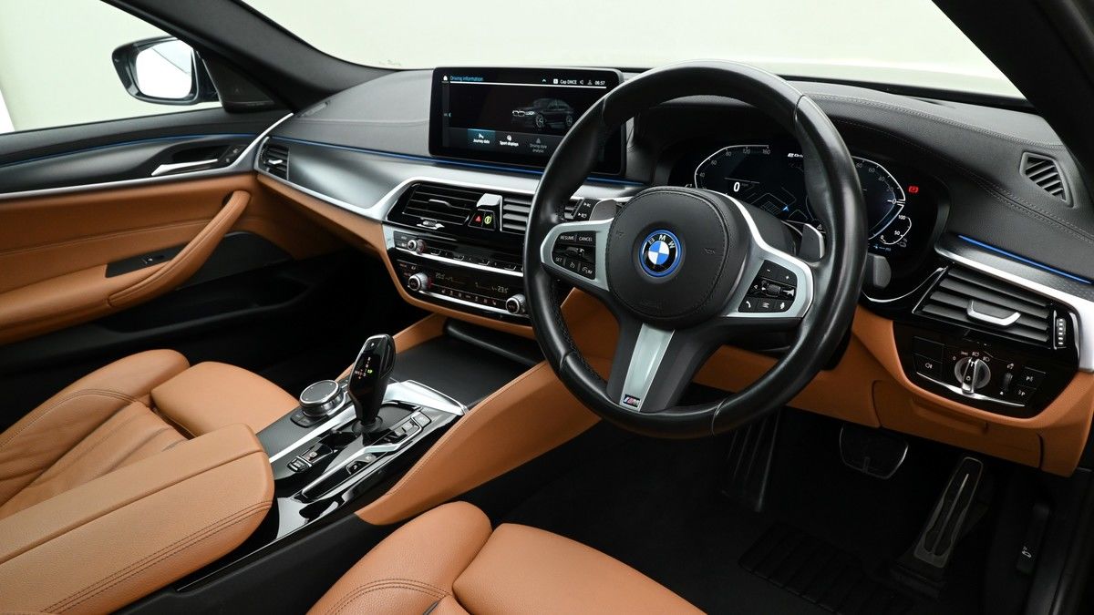 BMW 5 Series Image 3
