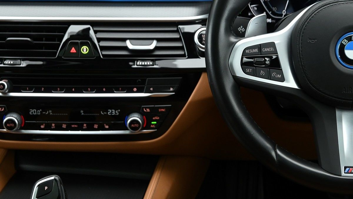 BMW 5 Series Image 15