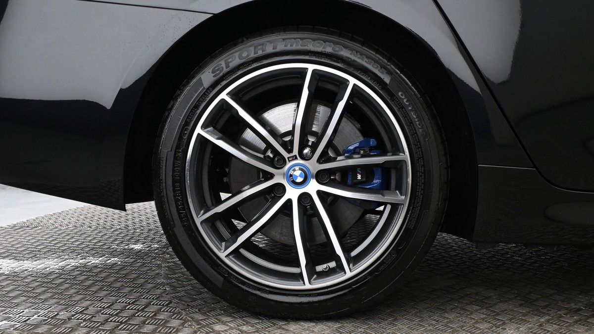 BMW 5 Series Image 9