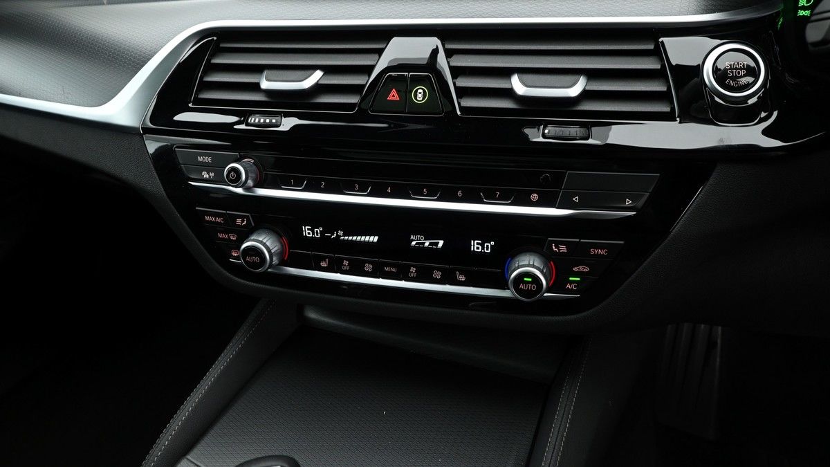BMW 5 Series Image 12