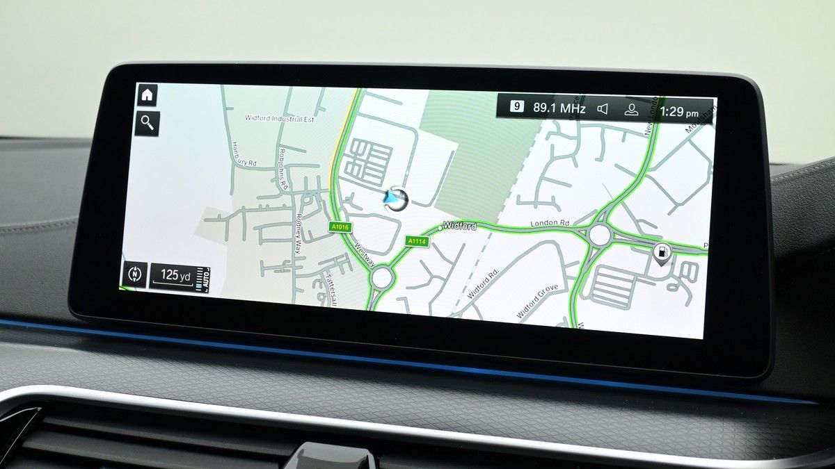 BMW 5 Series Image 11
