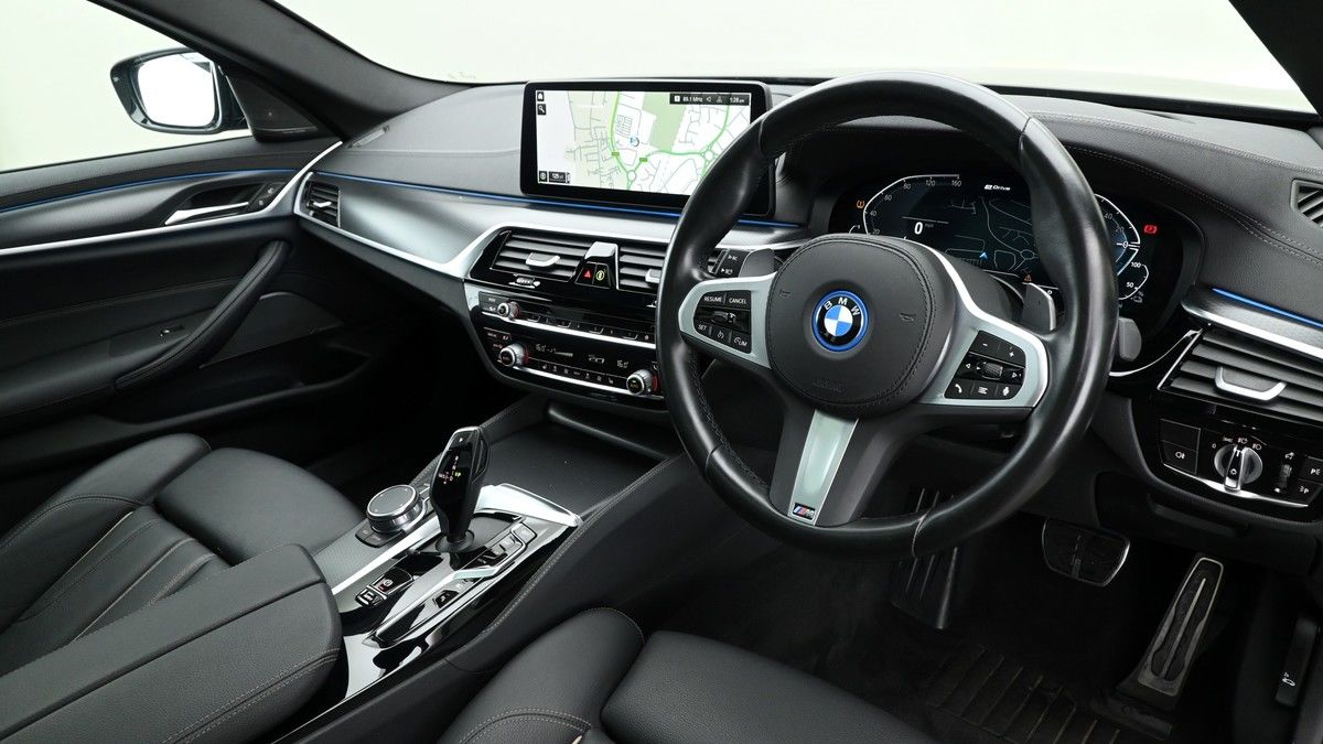 BMW 5 Series Image 3
