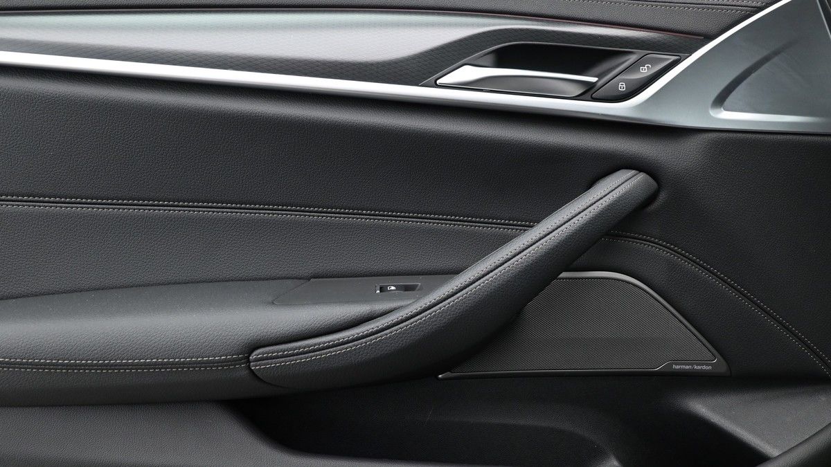 BMW 5 Series Image 13