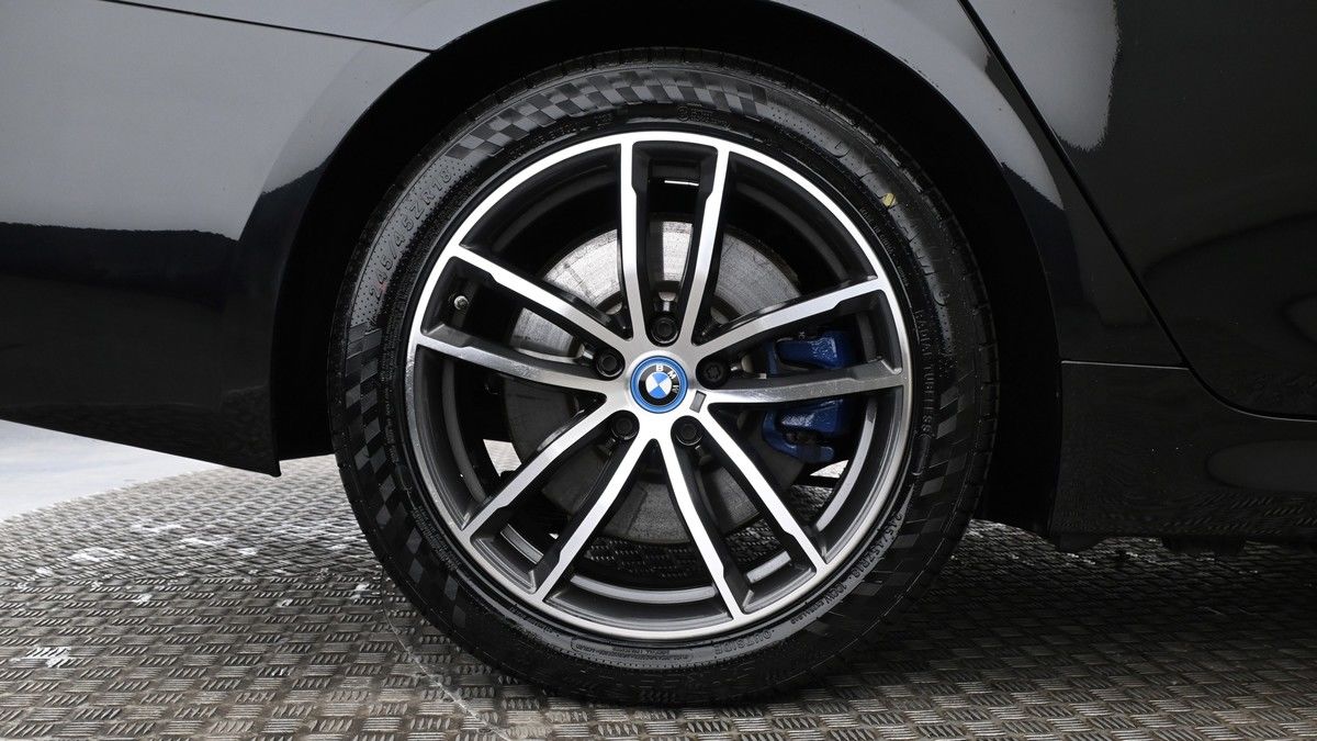 BMW 5 Series Image 9