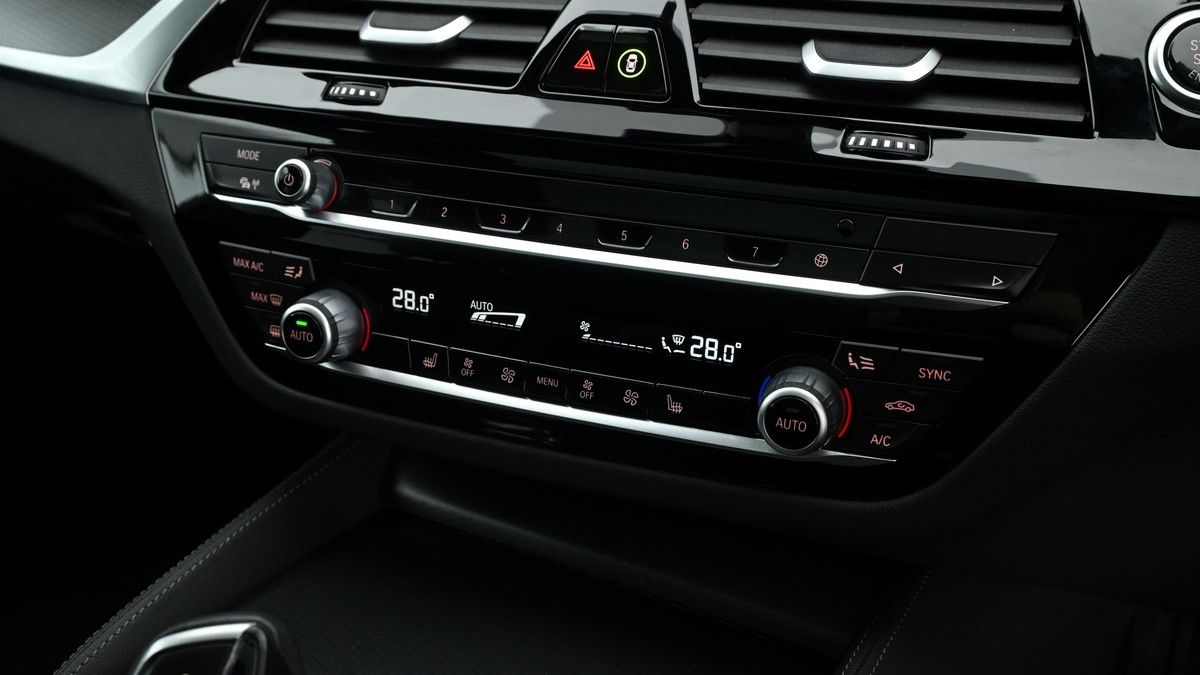 BMW 5 Series Image 12