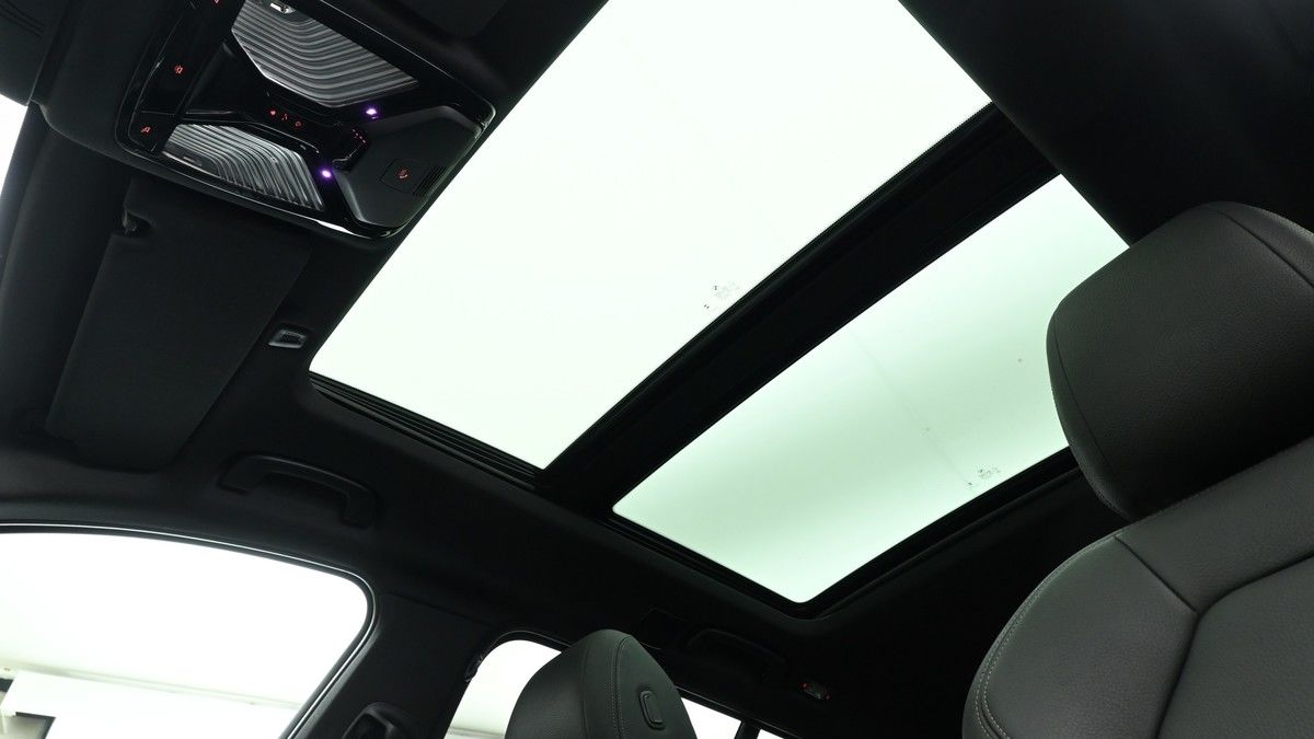 BMW 5 Series Image 2