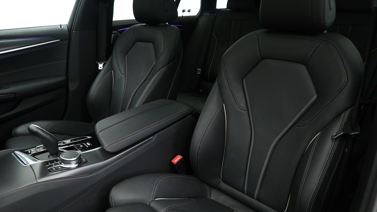BMW 5 Series Image 4