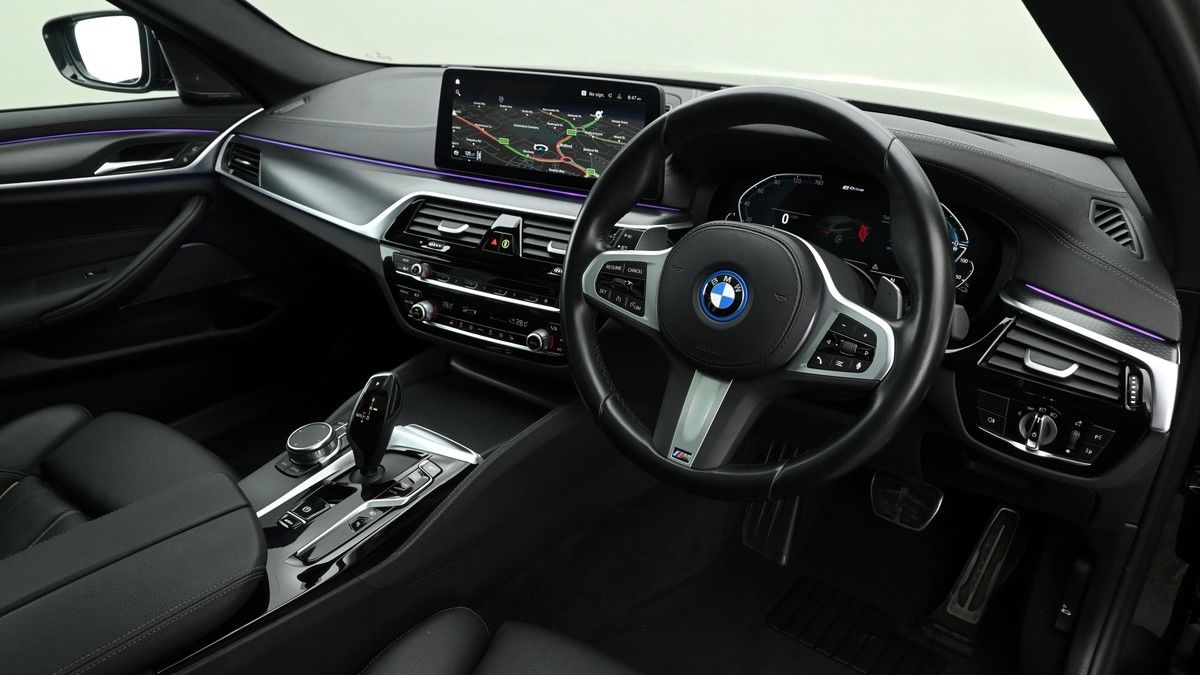 BMW 5 Series Image 3