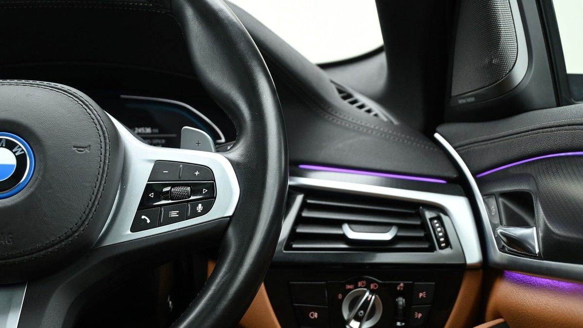 BMW 5 Series Image 16