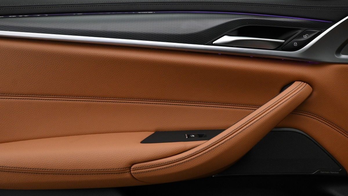 BMW 5 Series Image 13