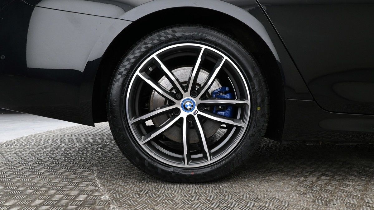 BMW 5 Series Image 9