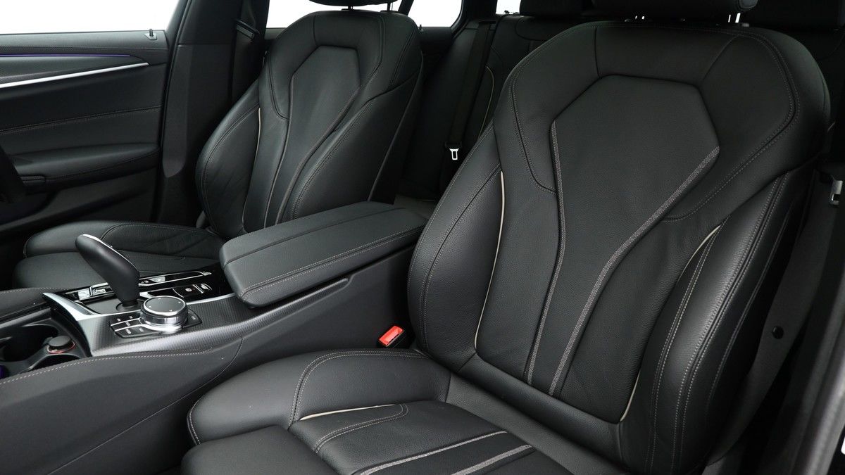 BMW 5 Series Image 4
