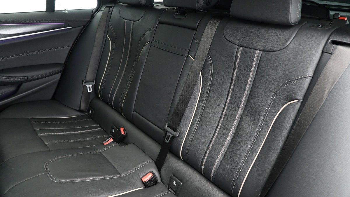 BMW 5 Series Image 5