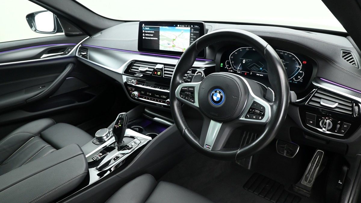 BMW 5 Series Image 3