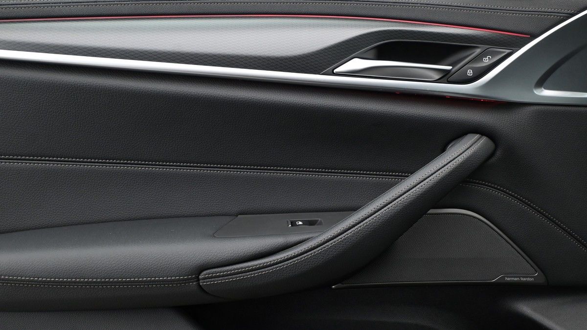 BMW 5 Series Image 13