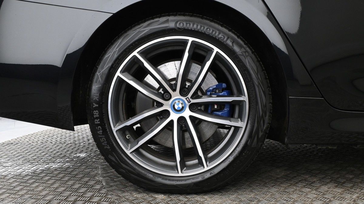 BMW 5 Series Image 9