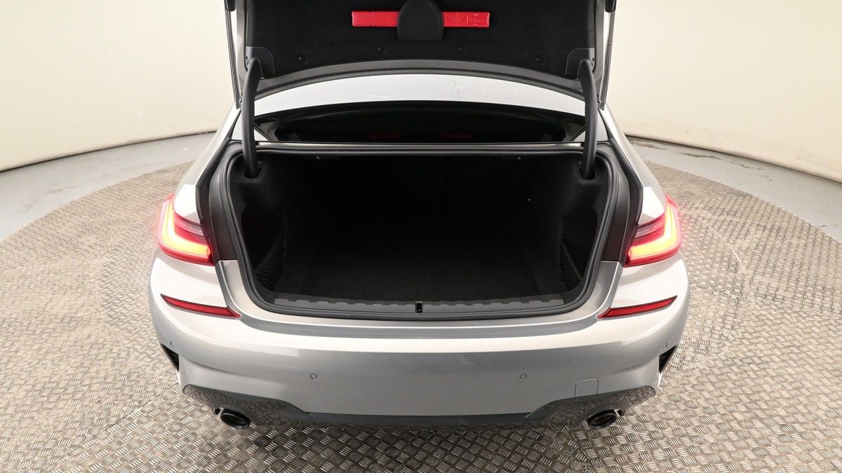 BMW 3 Series Image 9