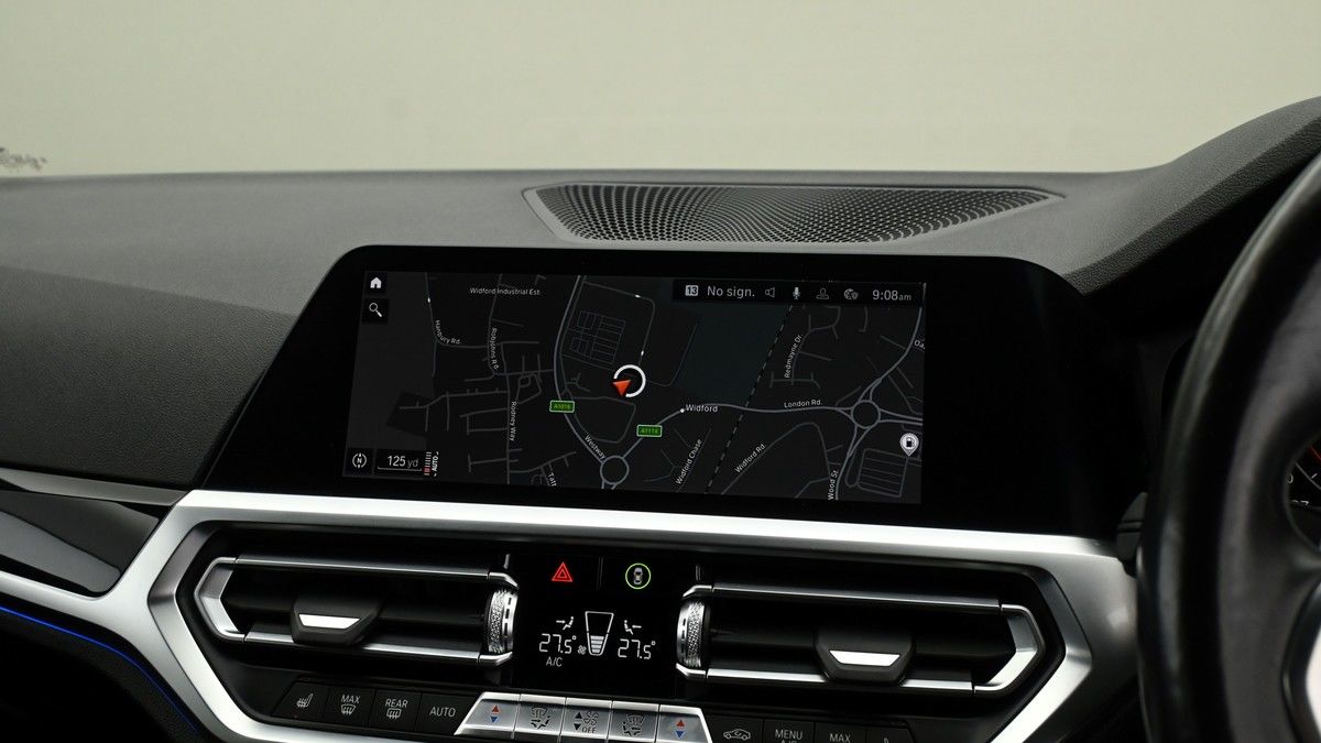 BMW 3 Series Image 10