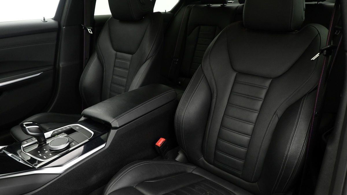 BMW 3 Series Image 3