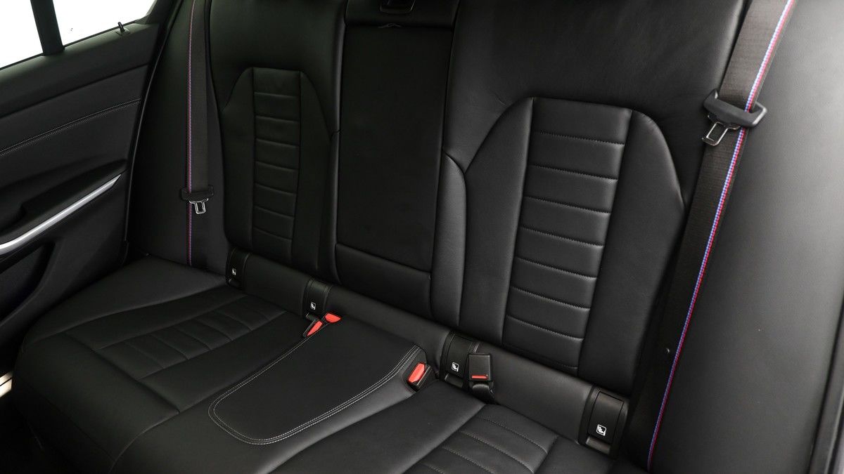 BMW 3 Series Image 4