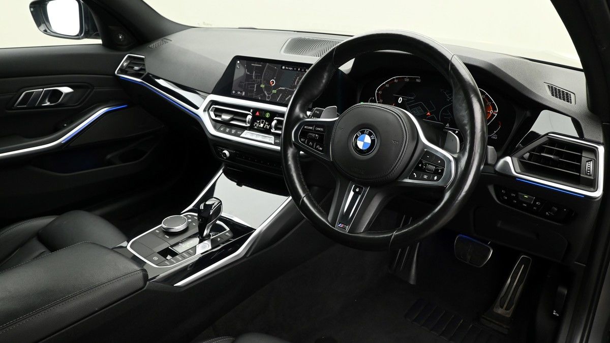 BMW 3 Series Image 2