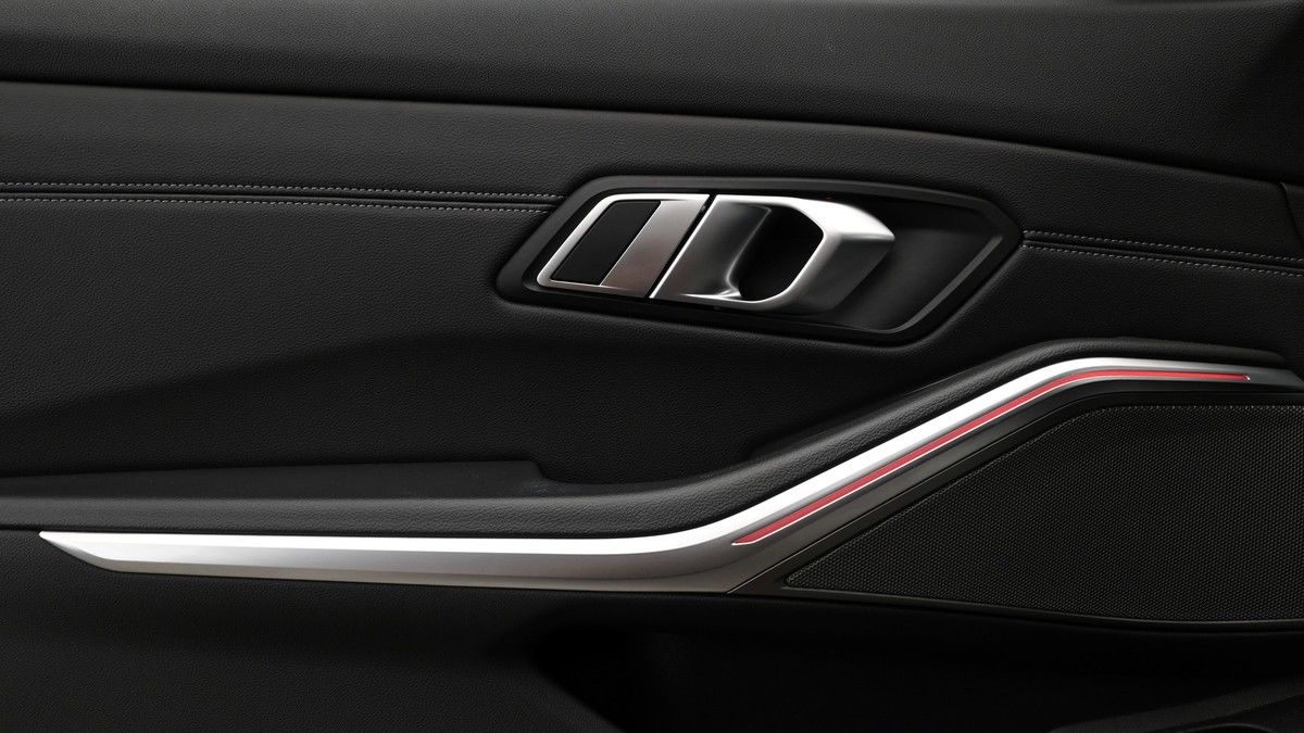 BMW 3 Series Image 12