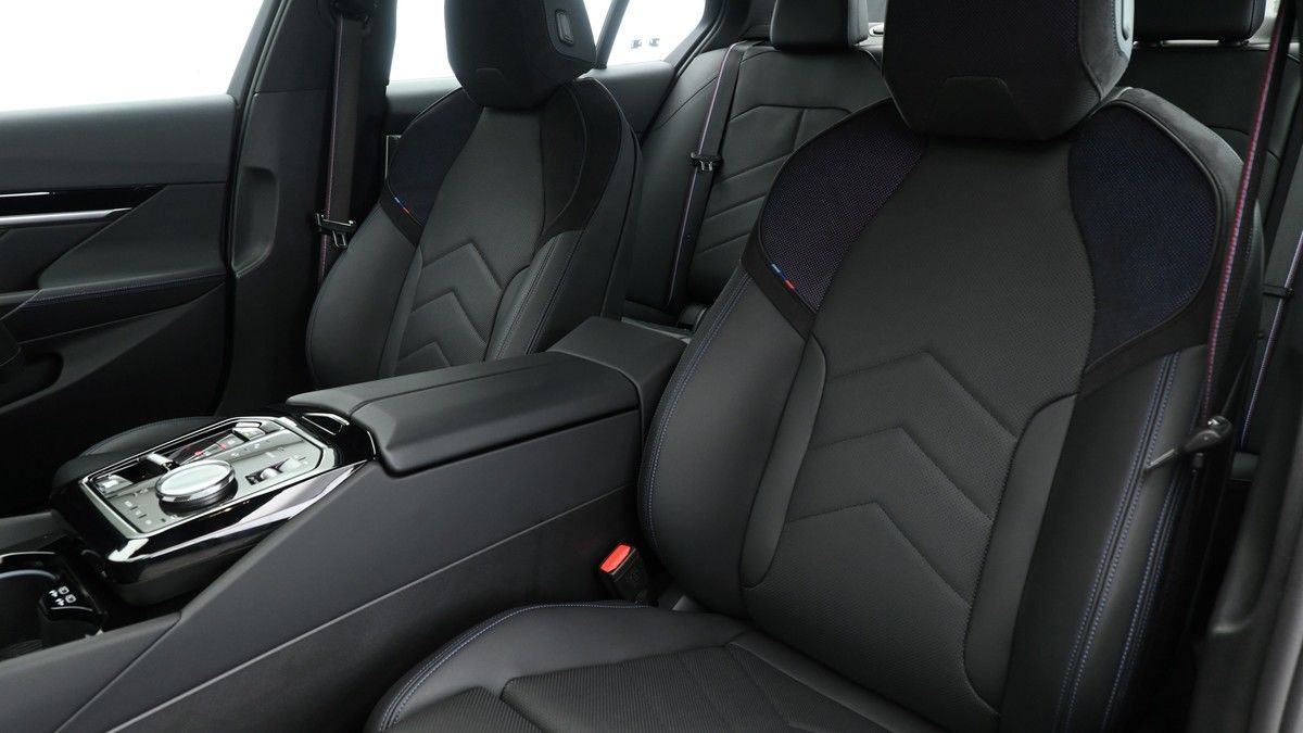 BMW 5 Series Image 3