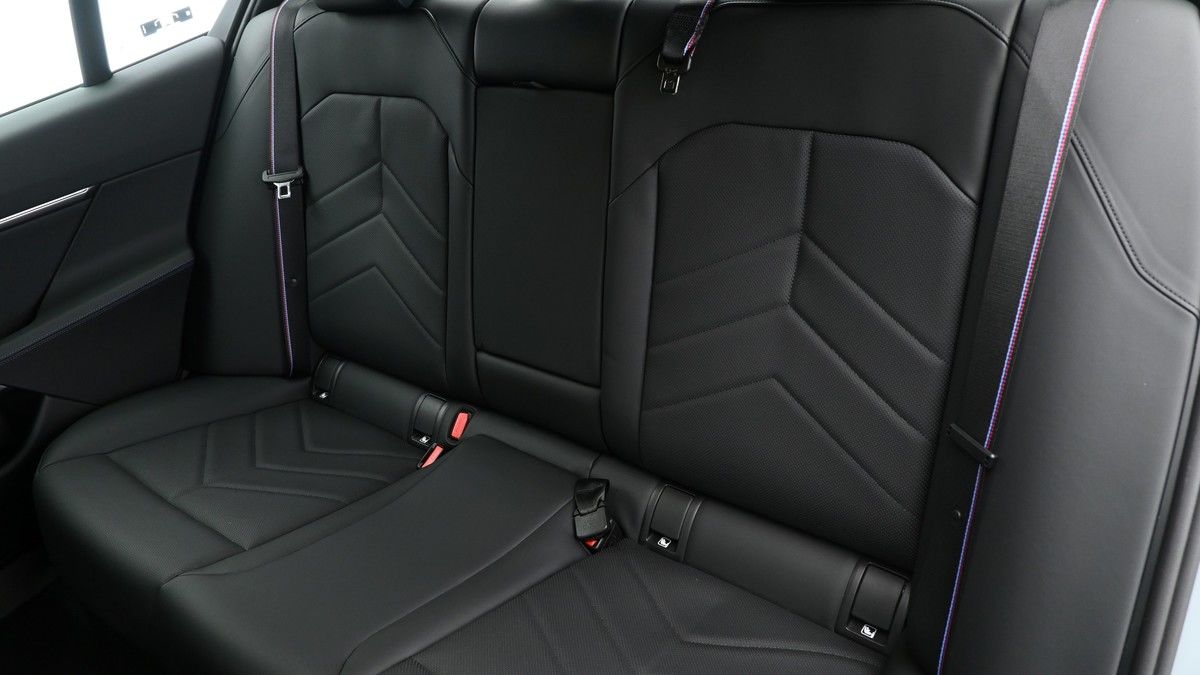 BMW 5 Series Image 4