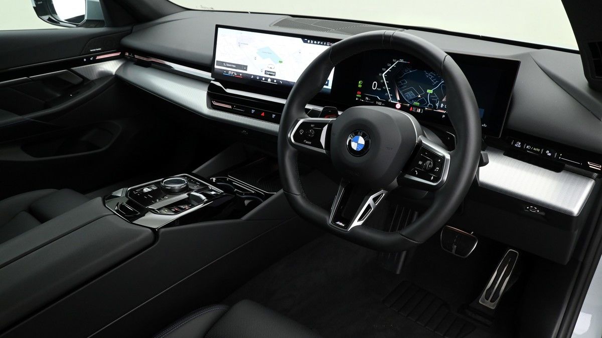 BMW 5 Series Image 2