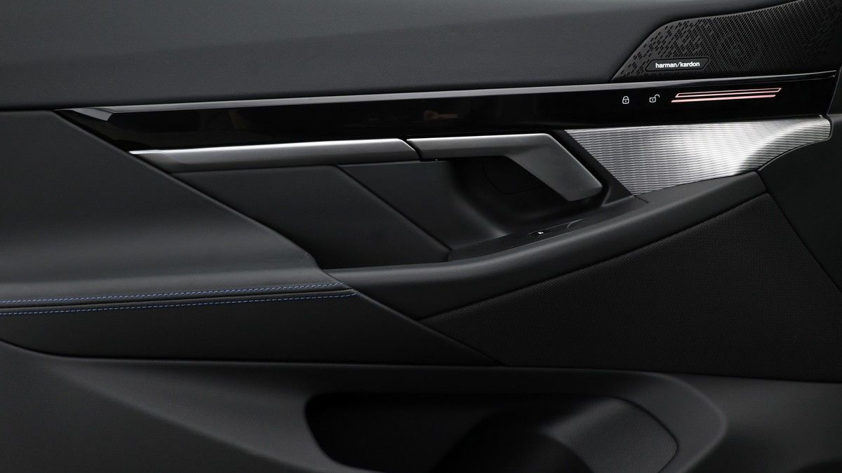 BMW 5 Series Image 12