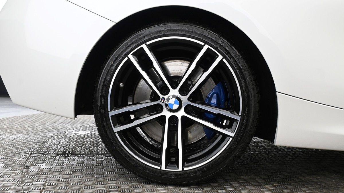 BMW 2 Series Image 8