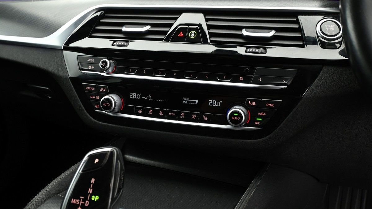 BMW 5 Series Image 11