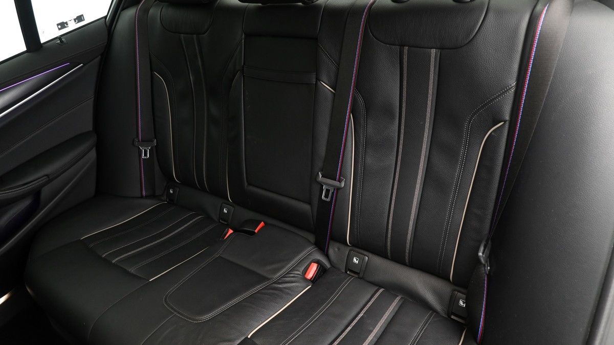 BMW 5 Series Image 4