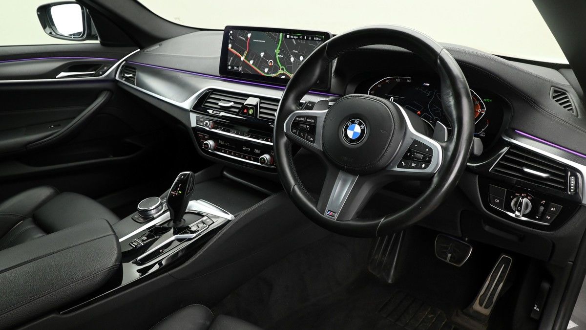 BMW 5 Series Image 2
