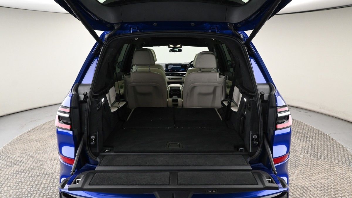 BMW X7 Image 10