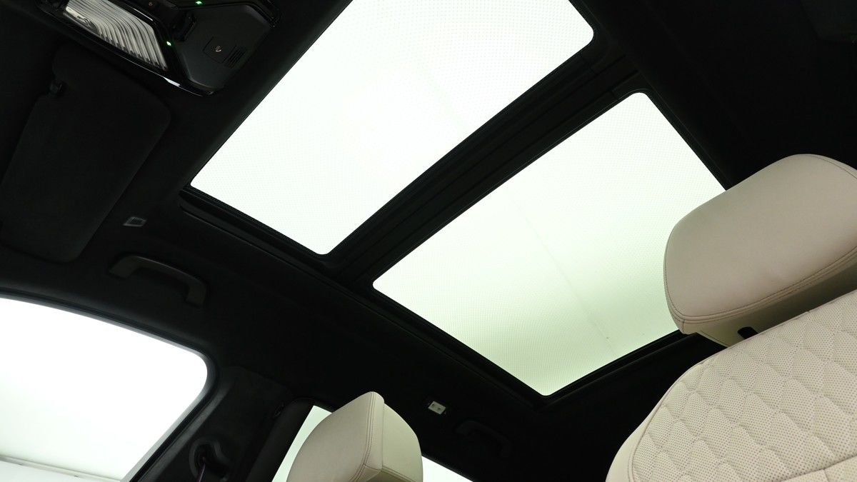 BMW X7 Image 2