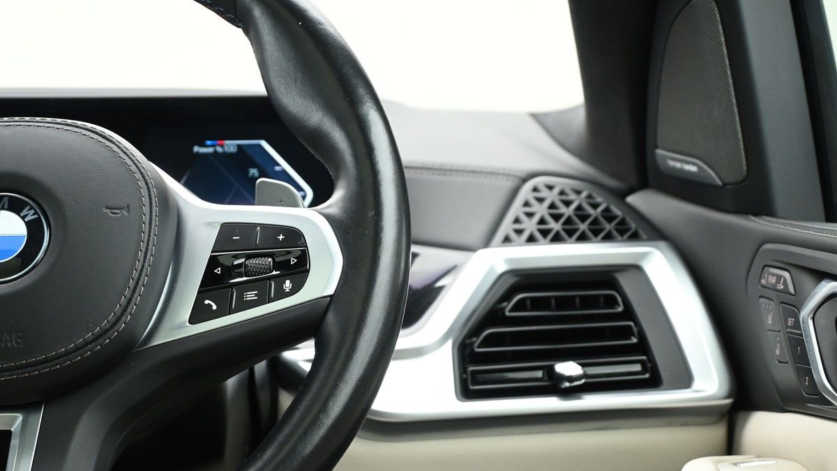BMW X7 Image 16