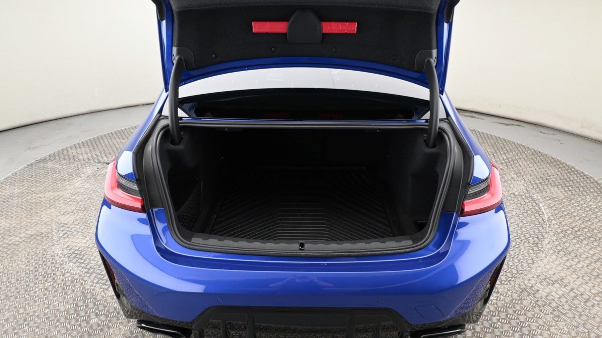 BMW 3 Series Image 9