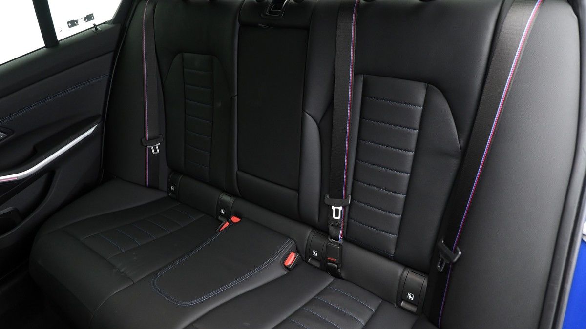 BMW 3 Series Image 4