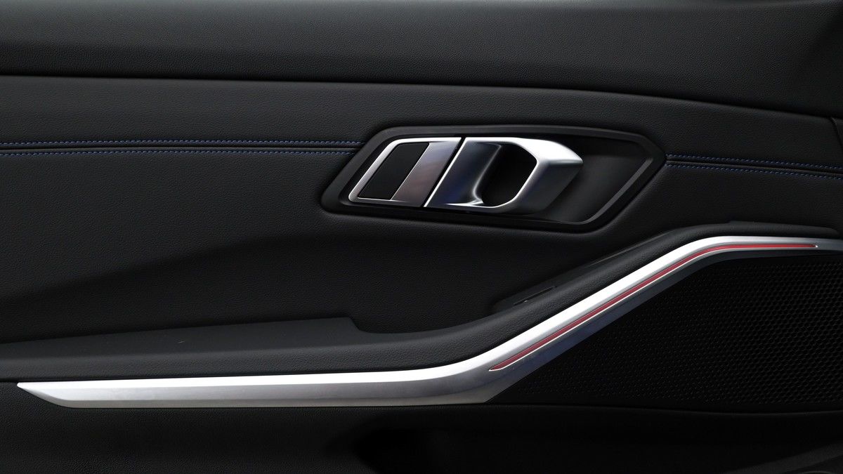 BMW 3 Series Image 12