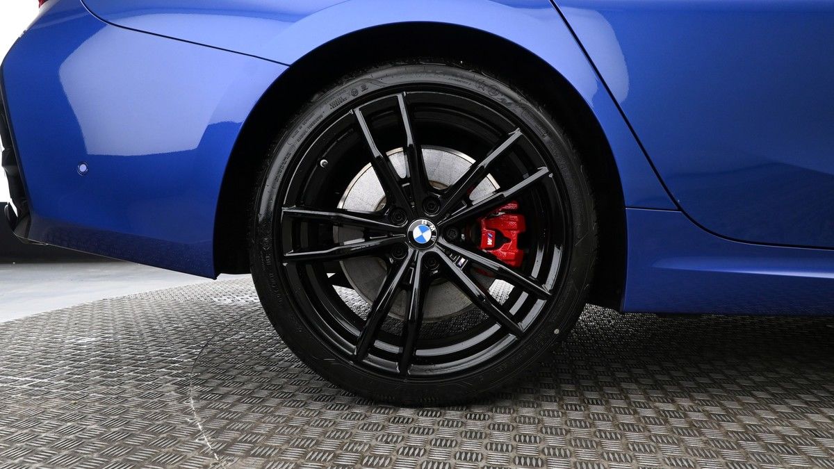 BMW 3 Series Image 8