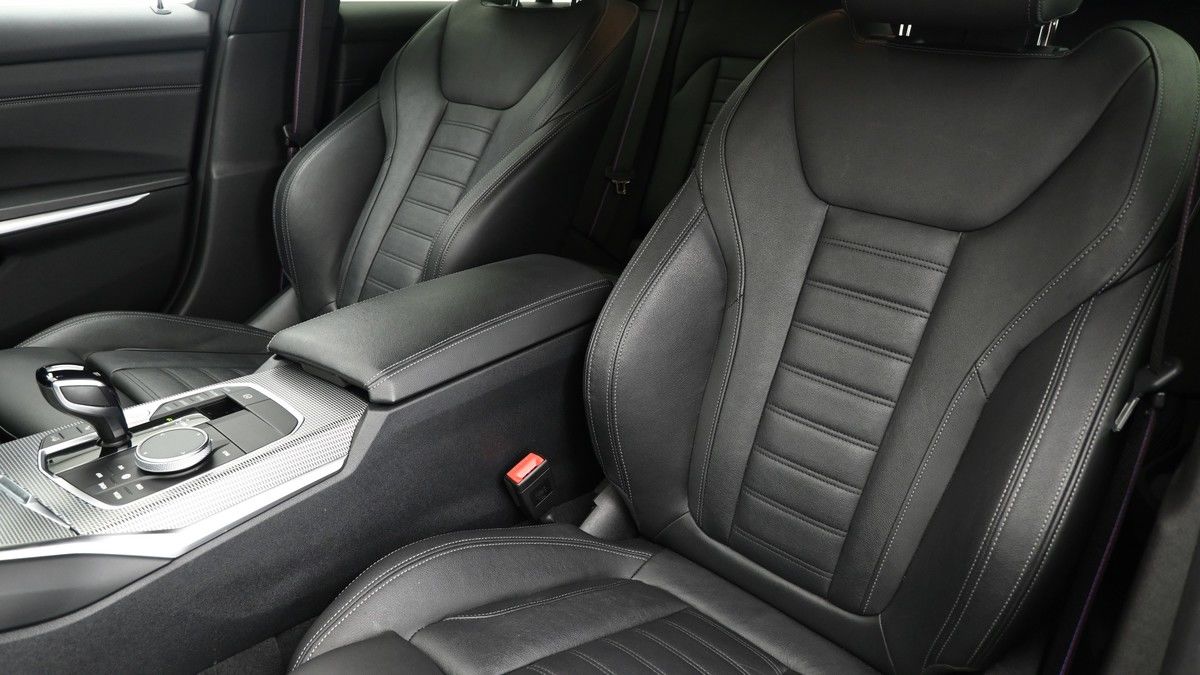 BMW 3 Series Image 4