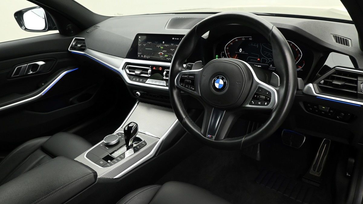 BMW 3 Series Image 3