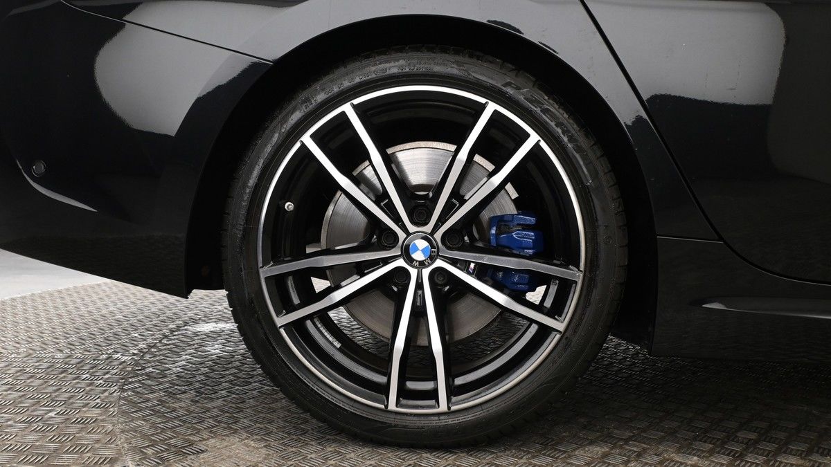 BMW 3 Series Image 9