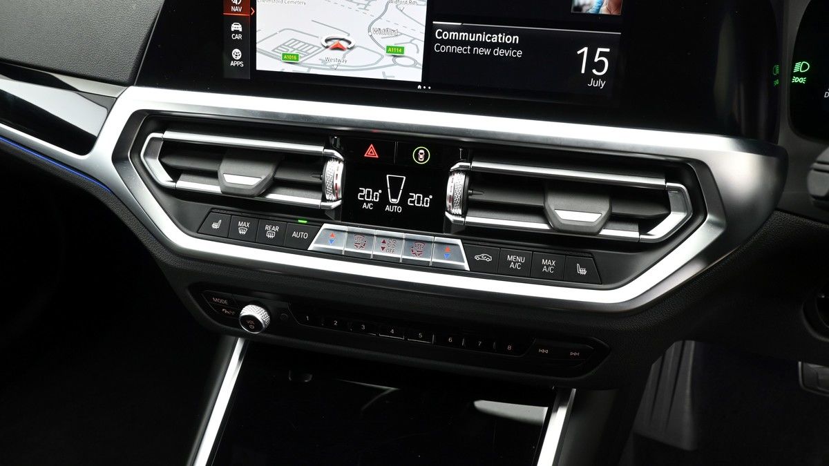 BMW 3 Series Image 12