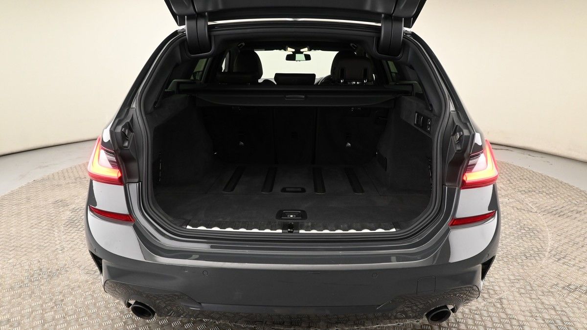 BMW 3 Series Image 10