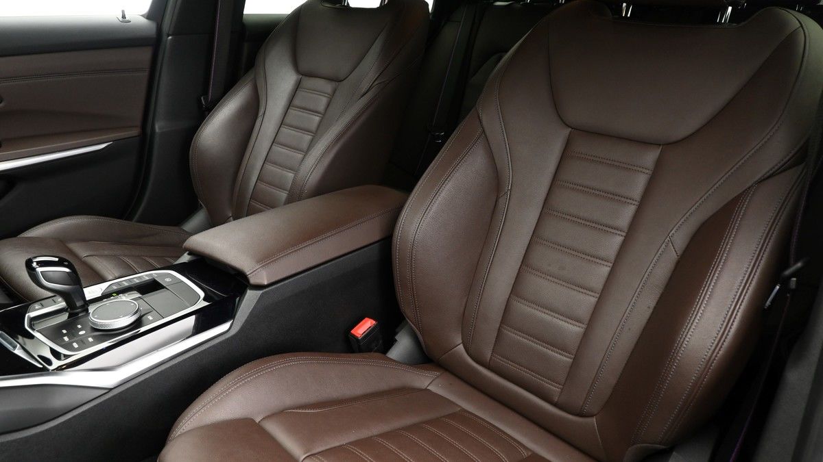 BMW 3 Series Image 4
