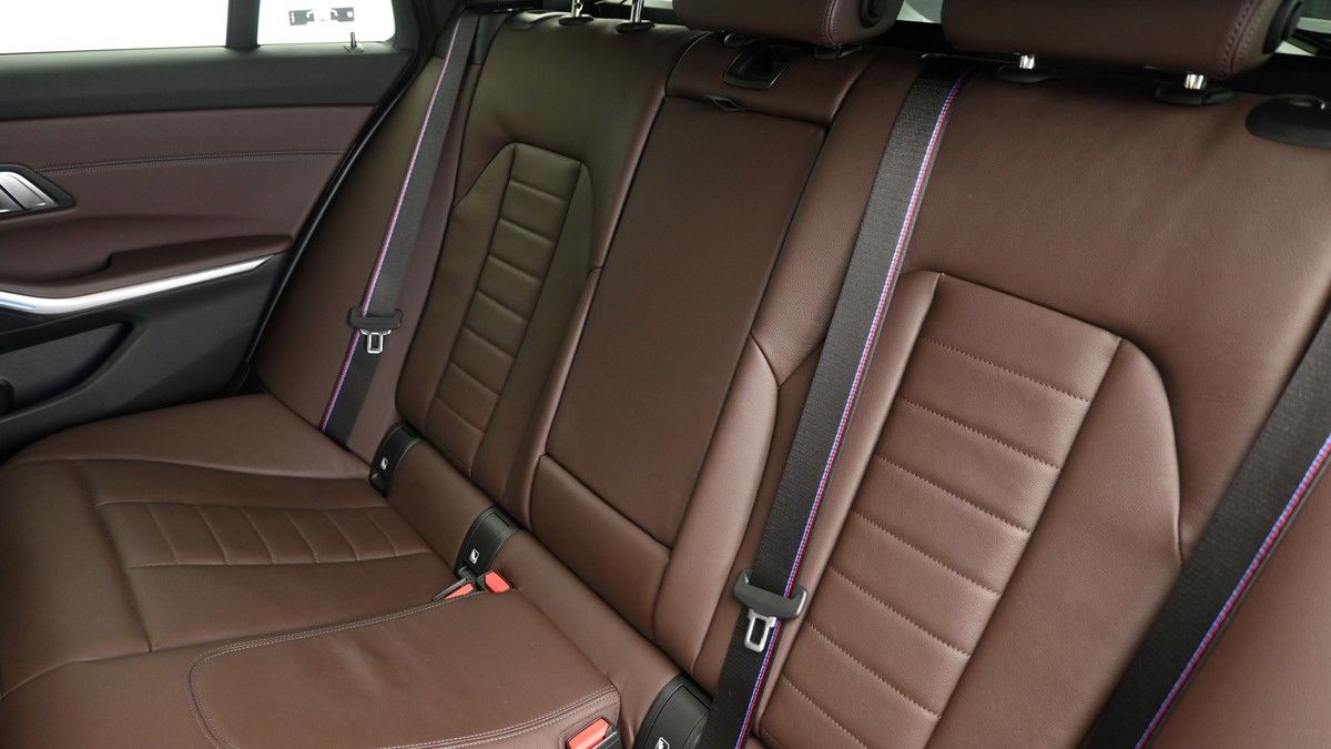 BMW 3 Series Image 5